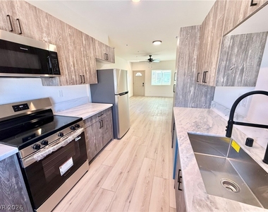 461 E Comstock Street - Photo Thumbnail 3