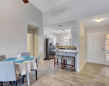 2851 Valley View Boulevard - Photo Thumbnail 7
