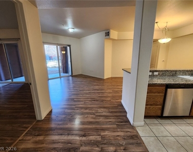 44 E Serene Avenue - Photo Thumbnail 12