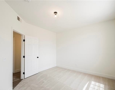 1300 S Arlington Street - Photo Thumbnail 5