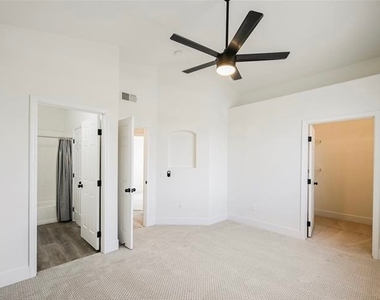 1300 S Arlington Street - Photo Thumbnail 3