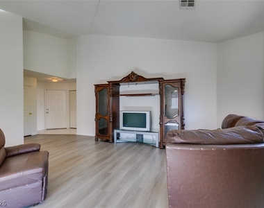 5054 S Rainbow Boulevard - Photo Thumbnail 11