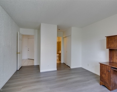 5054 S Rainbow Boulevard - Photo Thumbnail 32
