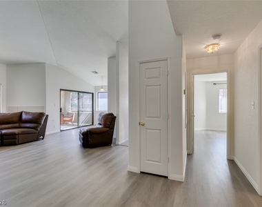5054 S Rainbow Boulevard - Photo Thumbnail 4