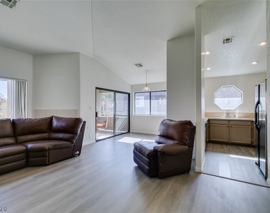 5054 S Rainbow Boulevard - Photo Thumbnail 6