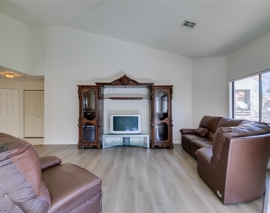 5054 S Rainbow Boulevard - Photo Thumbnail 10