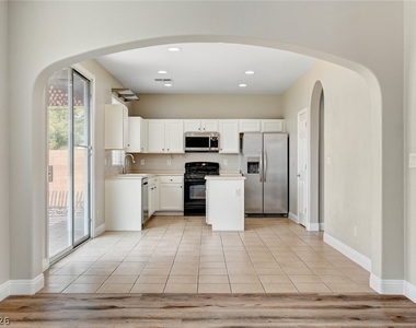 567 E Pinetop Lake Street - Photo Thumbnail 10