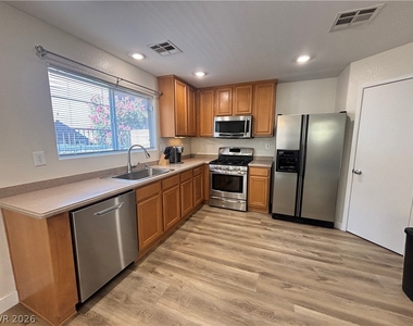 586 Brinkburn Point Avenue - Photo Thumbnail 8