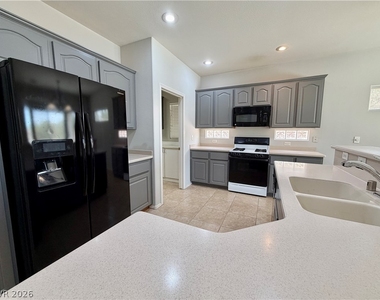2895 Maffie Street - Photo Thumbnail 14