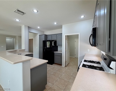 2895 Maffie Street - Photo Thumbnail 11