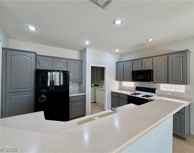 2895 Maffie Street - Photo Thumbnail 10