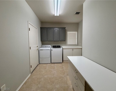 2895 Maffie Street - Photo Thumbnail 18
