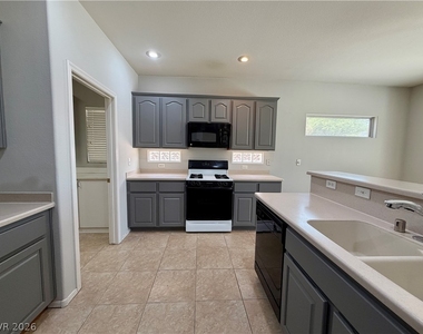 2895 Maffie Street - Photo Thumbnail 15