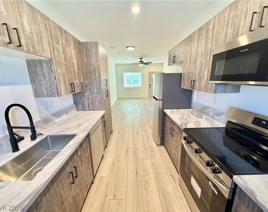 461 E Comstock Street - Photo Thumbnail 6