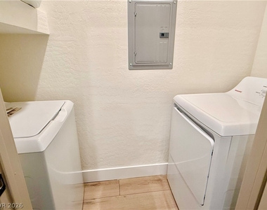 461 E Comstock Street - Photo Thumbnail 15