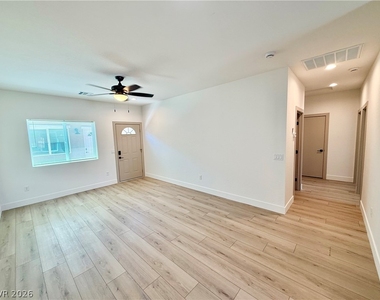 461 E Comstock Street - Photo Thumbnail 5