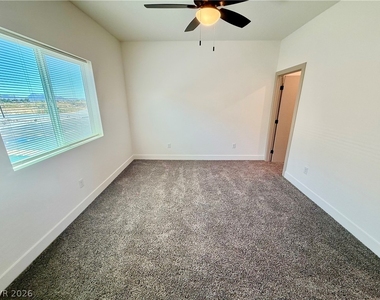 461 E Comstock Street - Photo Thumbnail 13