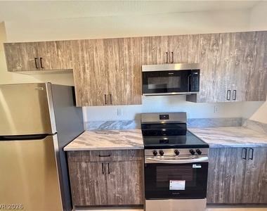 461 E Comstock Street - Photo Thumbnail 8