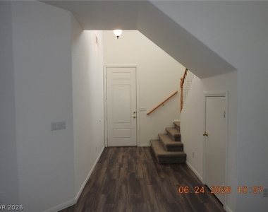 521 Dolphin Peak Court - Photo Thumbnail 2