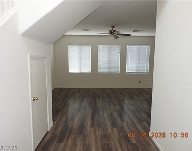 521 Dolphin Peak Court - Photo Thumbnail 4