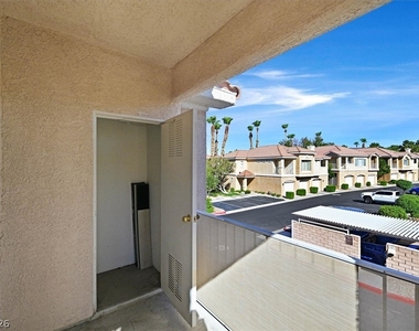 251 S Green Valley Parkway - Photo Thumbnail 16