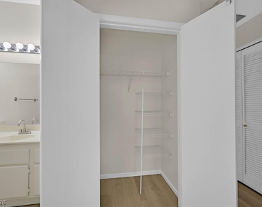 251 S Green Valley Parkway - Photo Thumbnail 12
