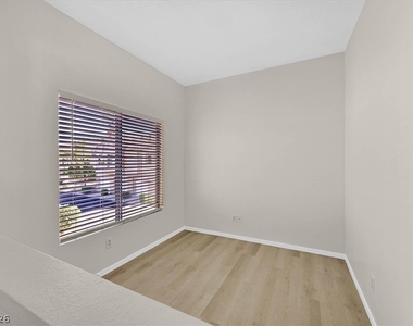 251 S Green Valley Parkway - Photo Thumbnail 21