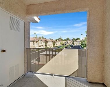 251 S Green Valley Parkway - Photo Thumbnail 18