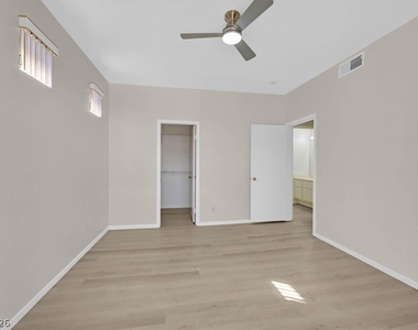 251 S Green Valley Parkway - Photo Thumbnail 15