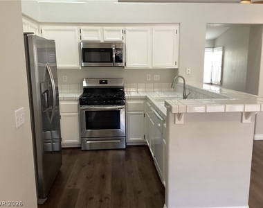 7632 Rockfield Drive - Photo Thumbnail 4
