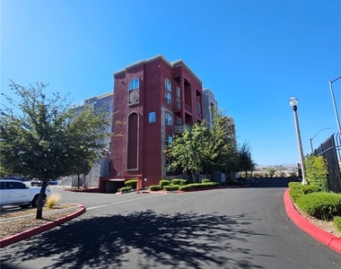 20 Serene Avenue - Photo Thumbnail 16
