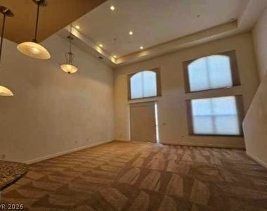 20 Serene Avenue - Photo Thumbnail 7
