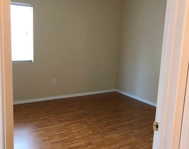 833 Aspen Peak Loop - Photo Thumbnail 13