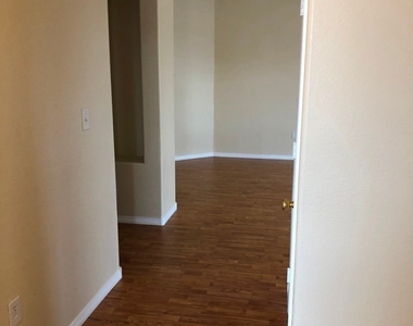 833 Aspen Peak Loop - Photo Thumbnail 2