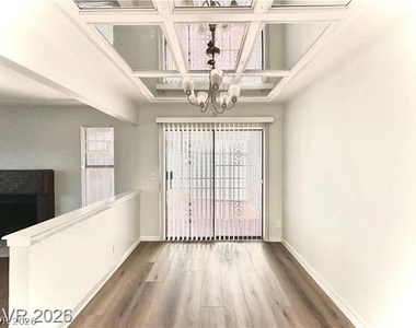 2112 Venus Avenue - Photo Thumbnail 2