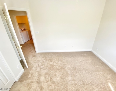 1750 Dark Wolf Avenue - Photo Thumbnail 12