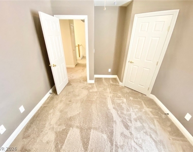 1750 Dark Wolf Avenue - Photo Thumbnail 16