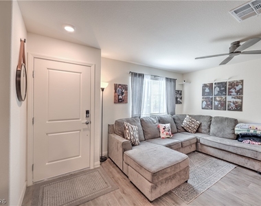 6816 Citron Mist Court - Photo Thumbnail 5