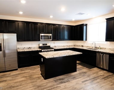 10842 Mattoon Bay Court - Photo Thumbnail 4