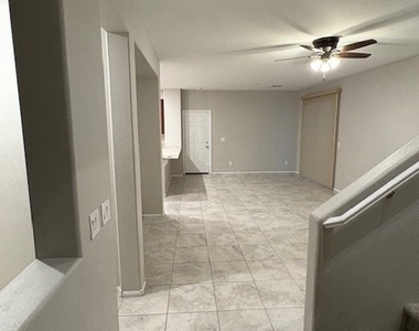 1002 E Dorrell Lane - Photo Thumbnail 1