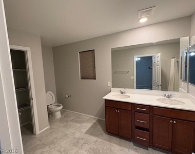 1002 E Dorrell Lane - Photo Thumbnail 10