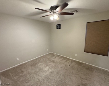 1002 E Dorrell Lane - Photo Thumbnail 7