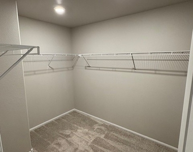 1002 E Dorrell Lane - Photo Thumbnail 9