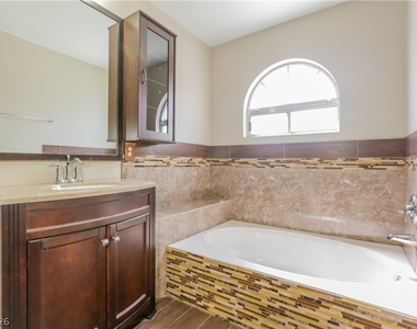 220 Coconut Grove Court - Photo Thumbnail 8