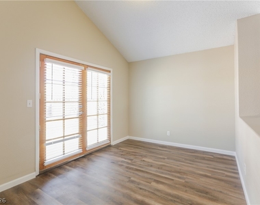 220 Coconut Grove Court - Photo Thumbnail 6