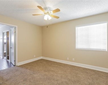 220 Coconut Grove Court - Photo Thumbnail 7