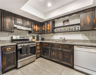 5576 W Rochelle Avenue - Photo Thumbnail 9