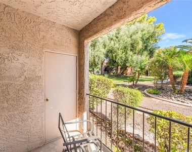 5576 W Rochelle Avenue - Photo Thumbnail 24