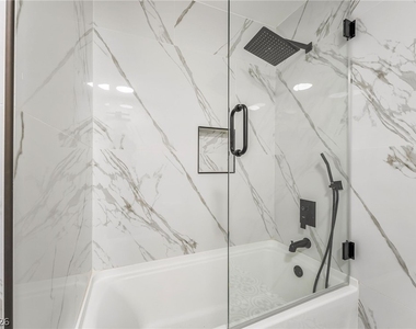 5576 W Rochelle Avenue - Photo Thumbnail 3
