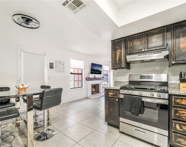 5576 W Rochelle Avenue - Photo Thumbnail 1